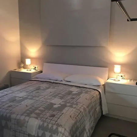 Fc Relais 2* נאפולי